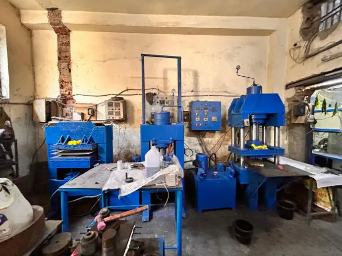 Industrial rubber hydraulic press used for rubber sheet molding, composite pressing, and lamination applications — high-performance hydraulic press from trusted manufacturer in India.